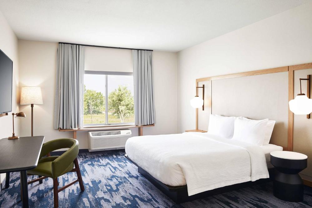 Guest Room, 1 King interior